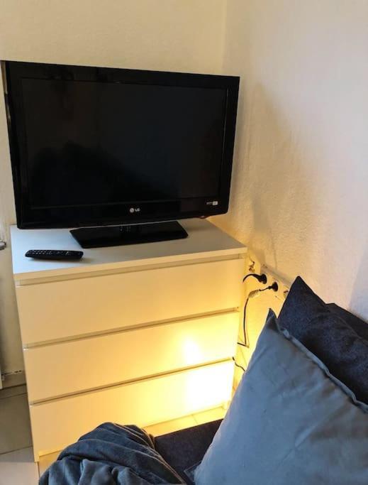 Charmante Gartenwohnung Mit Privatem Grossen Garten Köln Dış mekan fotoğraf